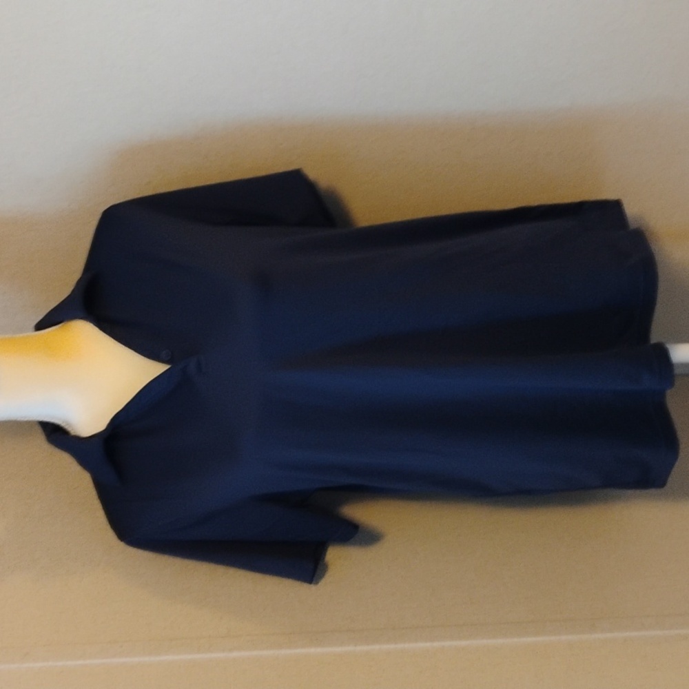 5/$20 Women's M Under Armour dark blue collared shirt